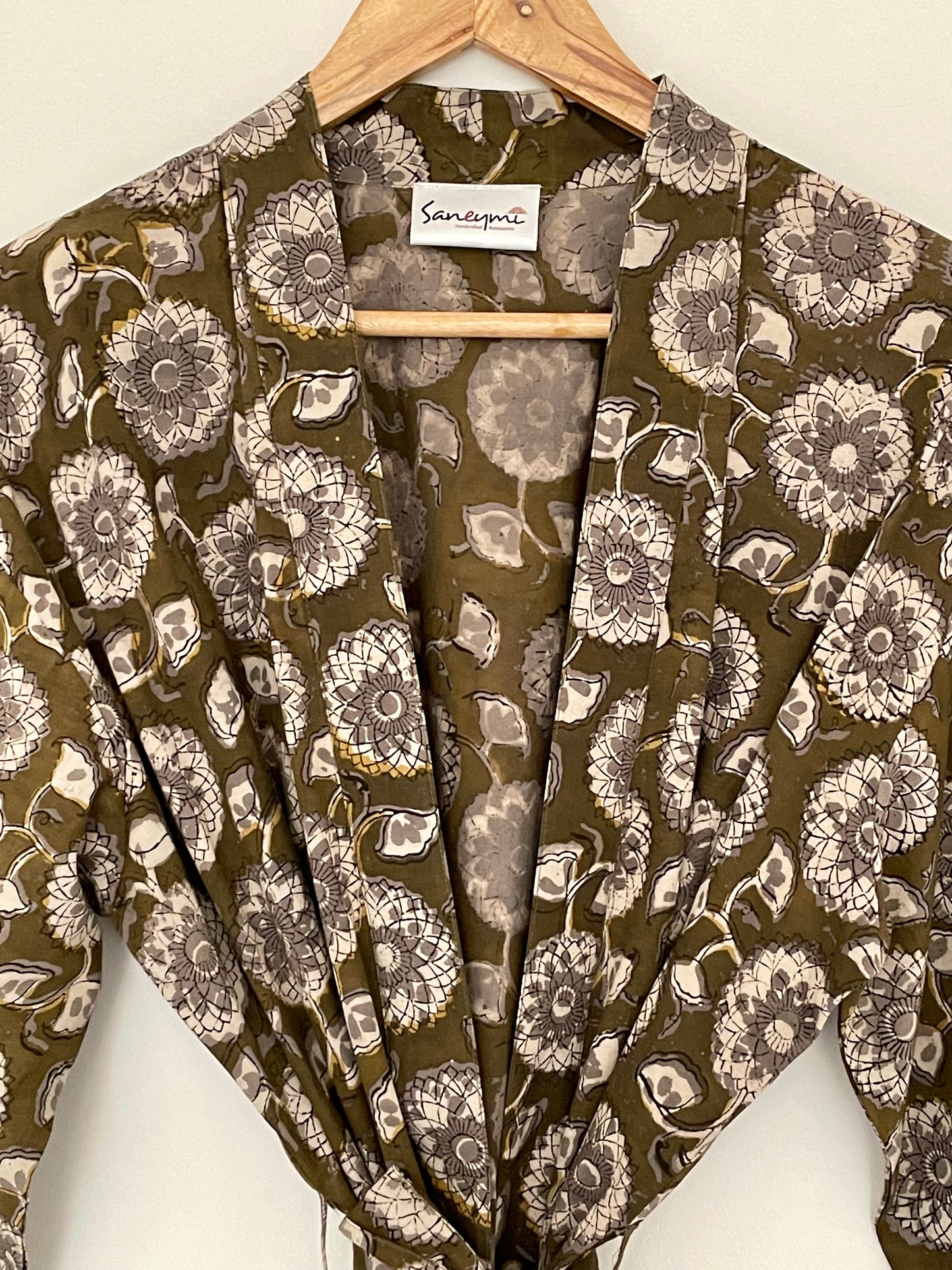 Guldaudi Robe