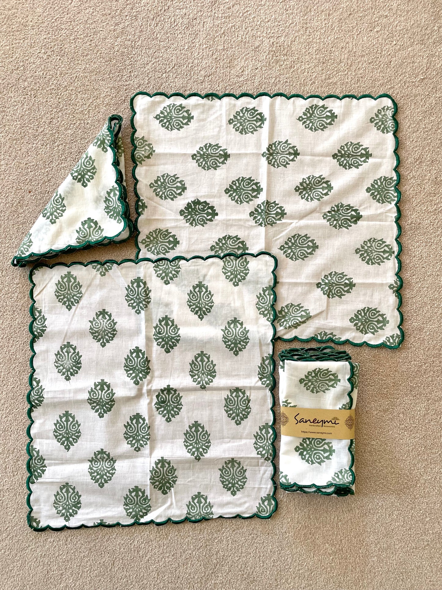 Scalloped White cotton Napkins - Green Bouta