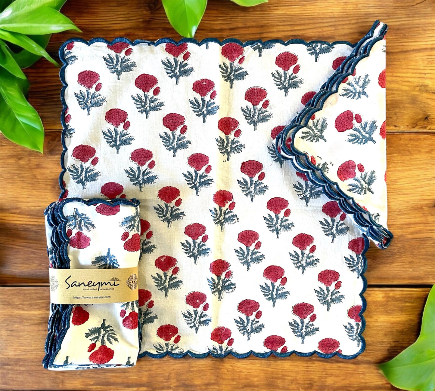 Scalloped cotton Napkins - Carnations