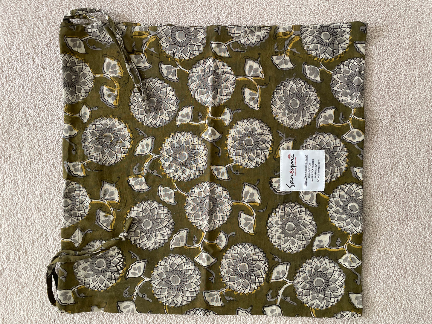 Guldaudi Robe